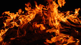 Felcsaptak a lángok egy pápai idősotthonban: egy felrobbant televízió okozta a tüzet, többeket kórházba kellett vinni 