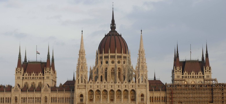 Protest w Budapeszcie w obronie wolnych sądów. W tle segregacja rasowa