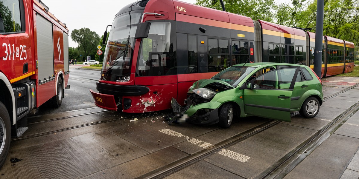 Zderzenie forda z tramwajem na Wyszyńskiego przy Waltera Janke. Jak do tego doszło?