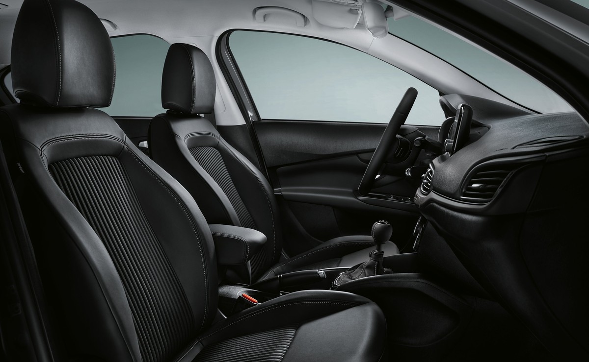 Fiat tipo już w nowym wcieleniu i w Polsce. Mamy pierwsze zdjęcia po metamorfozie