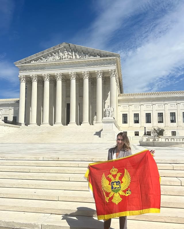 Mirjana Pajković bola v Čiernej Hore riaditeľkou úradu ochrany ľudských práv a poradkyňou prezidenta Vukšića. 