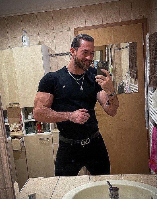 Henrik Szabo je známy zo šou Farma.