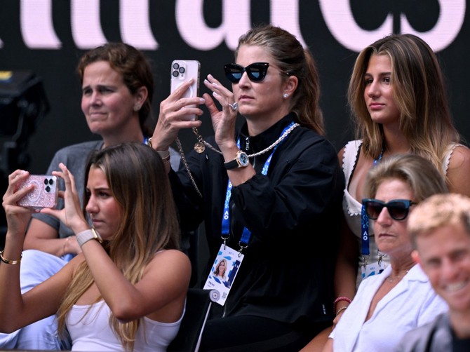 Mirka Federer sa ćerkama u Melburnu