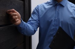 Ostrzeżenie dla mieszkańców. Fałszywi kontrolerzy pukają do drzwi i podają się za urzędników