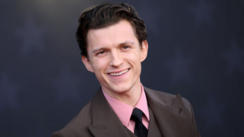 Ez a helyes fiú itt Tom Holland öccse: mintha két tojást látnánk