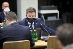 Dworczyk o rejestracji szczepień: Udało się opanować wszystkie problemy. Co na to pacjenci?