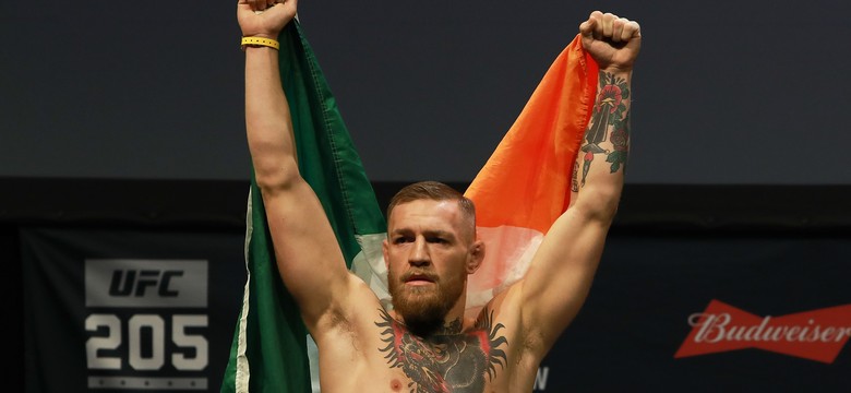 Conor McGregor podpisał kontrakt na walkę z Mayweatherem Jr