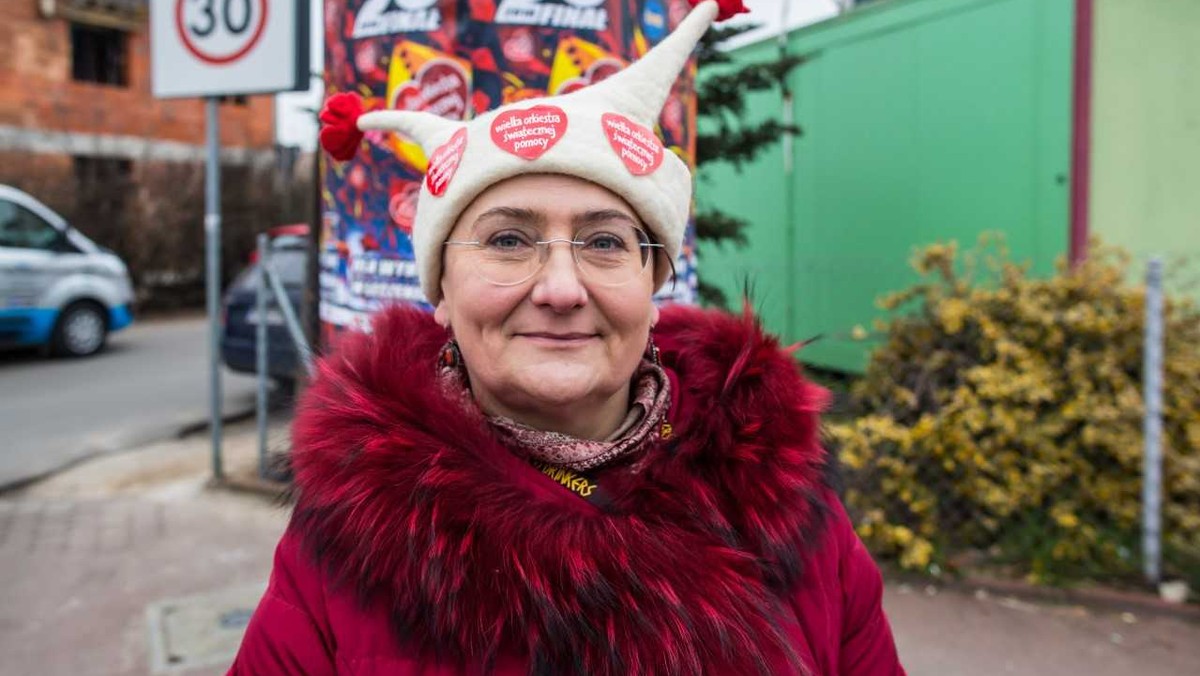 W trakcie ubiegłorocznej demonstracji żona prezydenta Poznania komentując sytuację w kraju powiedziała "jestem wkur...". Dziś poznańska policja skierowała do sądu wniosek o ukaranie Joanny Jaśkowiak za użycie niecenzuralnych słów w miejscu publicznym.