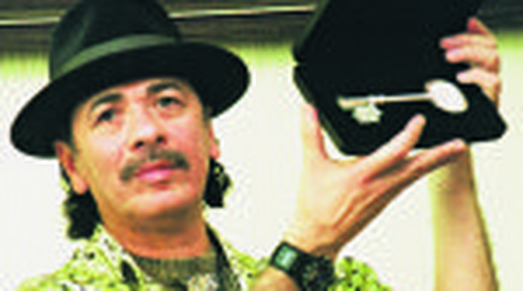 Santana 42 évig titkolta, hogy megrontották
