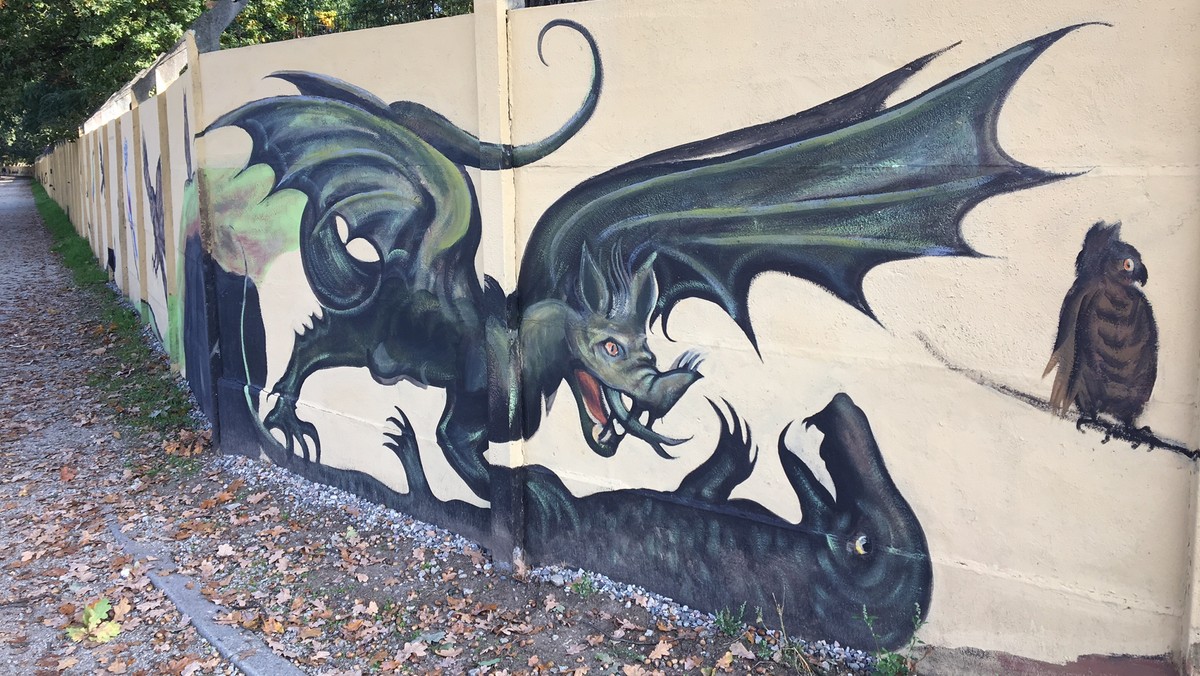 Zwierzęta jak żywe. Mural na murze wrocławskiego zoo odzyskał dawny blask