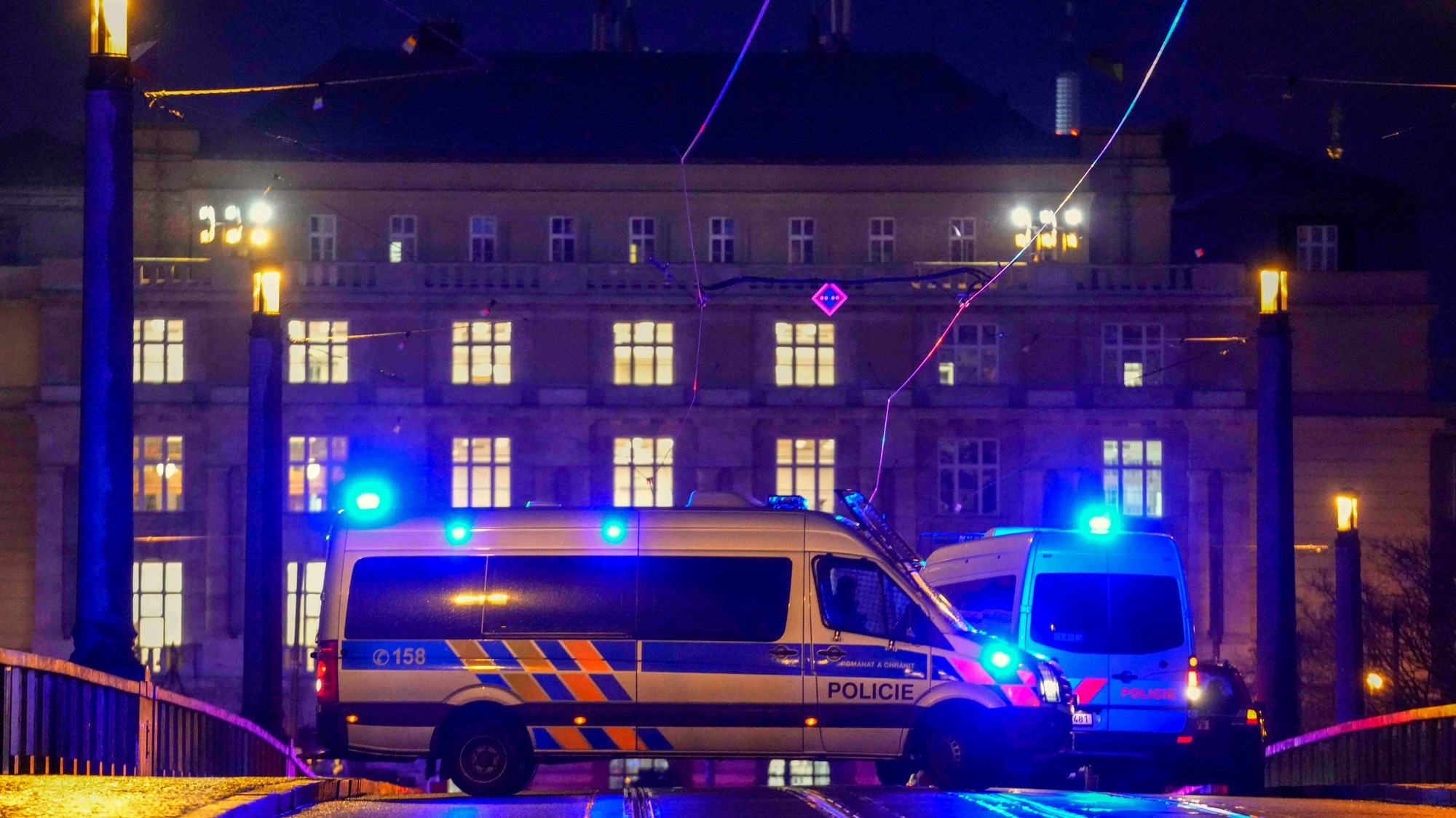 o-robi-pri-toku-slovensk-pol-cia-rad-4-k-ov-slov-ktor-v-m