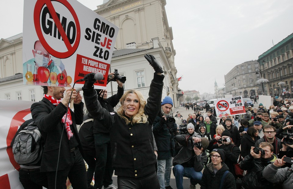 Doda przed Palacem Prezydenckim. "Nie!" dla GMO