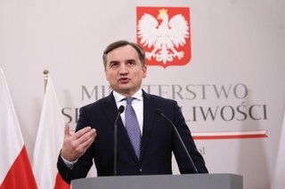 Ziobro 'żąda' przywrócenia kompetencji Ozdobie. Został zdegradowany po krytyce rządu