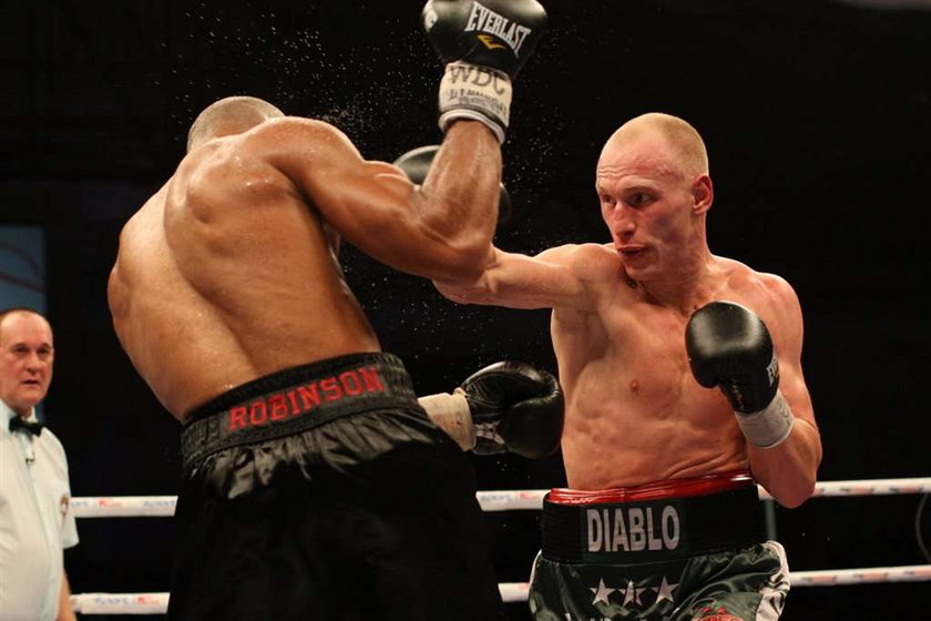 Krzysztof "Diablo" Włodarczyk pokonał Jasona Robinsona w walce o pas federacji WBC
