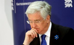 Wielka Brytania: Minister obrony Fallon podał się do dymisji. W tle "niewłaściwe zachowanie" sprzed 15 lat