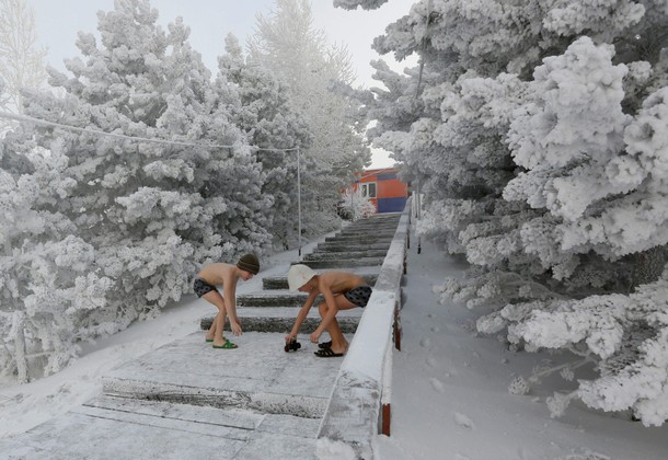 7 years-old twins brothers Miroslav and Timophei Yaroshenko, members of the Cryophile winter swimmer