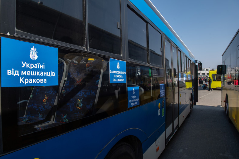 Dwadzieścia polskich autobusów trafiło do Lwowa. Są tam niezbędne