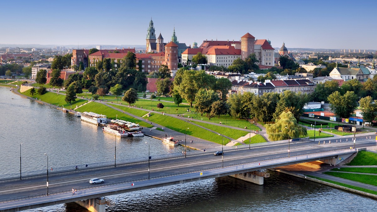 Kierowcy jadący przez rondo Grunwaldzkie muszą się liczyć z utrudnieniami. Ciężarówka jadąca w stronę centrum uszkodziła sufit tunelu. Jeden pas w kierunku śródmieścia jest zamknięty.