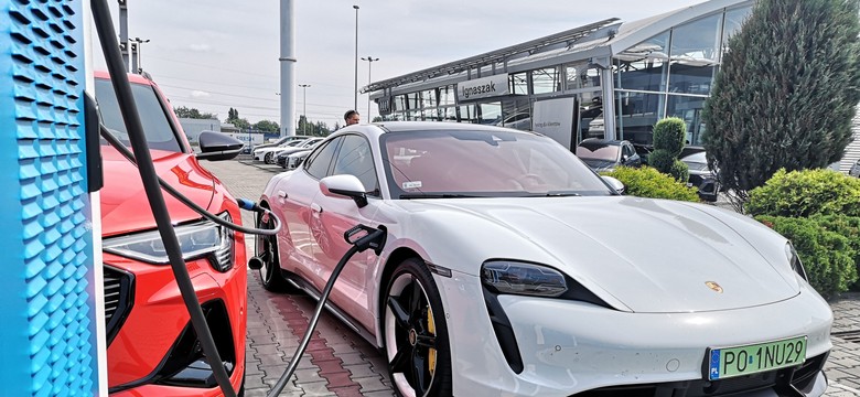 Grafenowe baterie trafią do samochodów elektrycznych. Ładowanie w 15 sekund i rekordowa żywotność