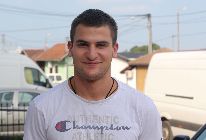 Nenad je odlučan da Đorđu pomogne da nađe posao i stan