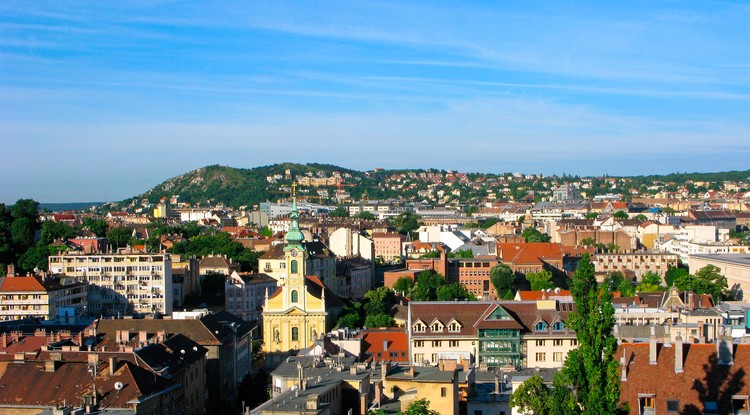 Egyre kijebb és kisebb otthonokba költözünk, ha Budapest közelében szeretnénk lakni