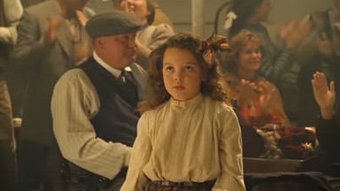 Miała osiem lat, gdy tańczyła z Leonardo DiCaprio w "Titanicu". Tak aktorka wygląda teraz