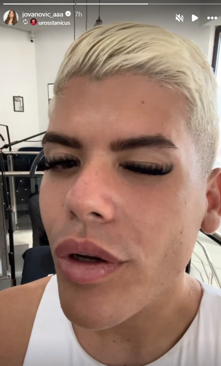 Uroš Stanić nadogradio veštačke trepavica