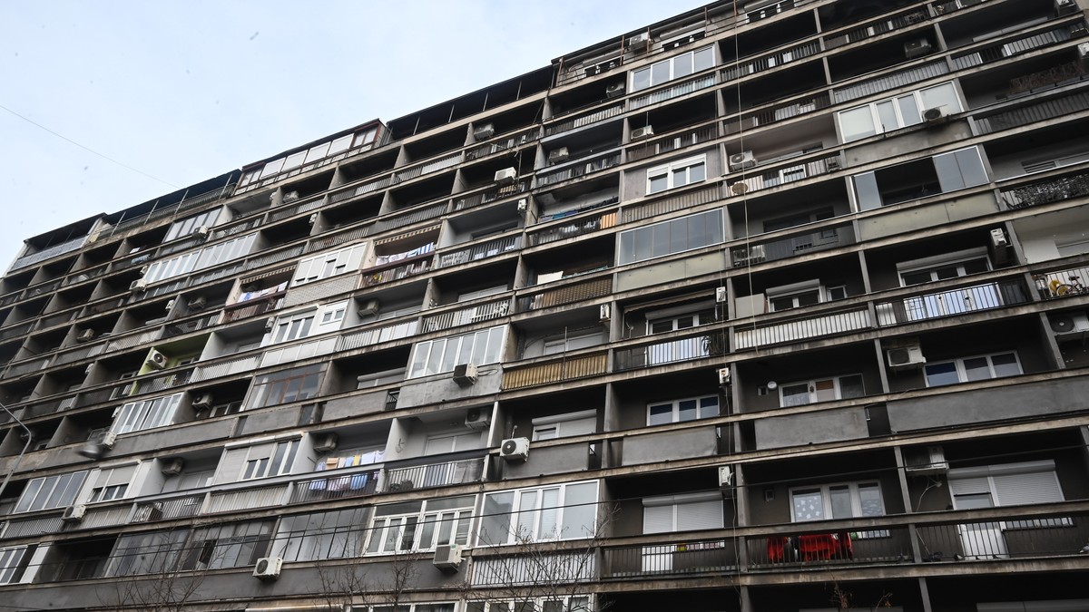 Zgrada sa koje je muškarac skočio, a devojka preminula