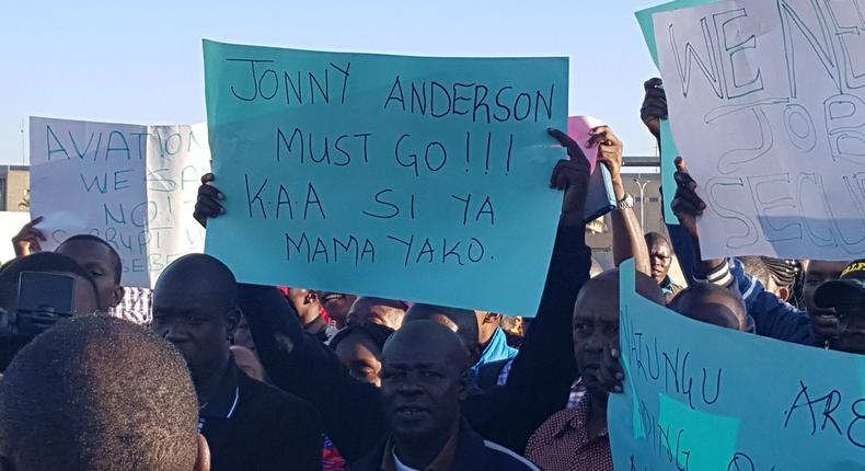 KAA workers on strike at JKIA on March 6, 2019 (Twitter)