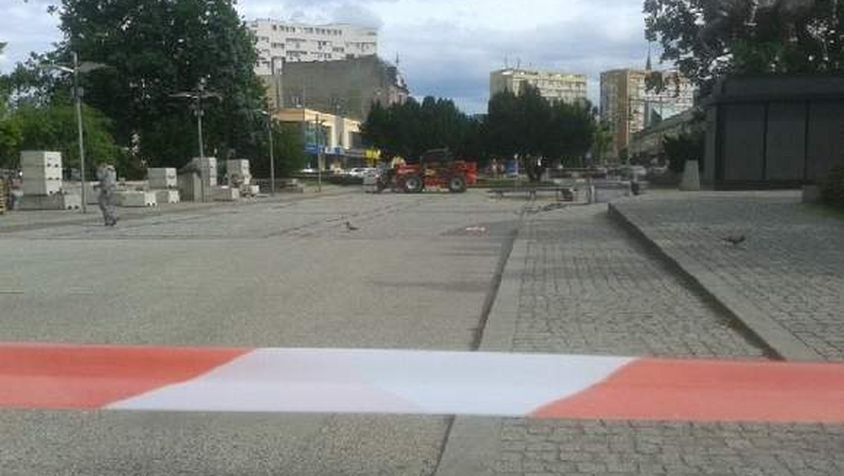 Strefa powstaje na placu Lotników. W poniedziałek wjechał tam sprzęt - informuje "Głos Szczeciński".