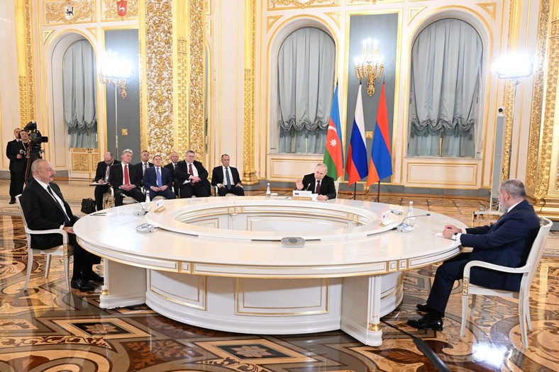 Spotkanie prezydenta Rosji Władimira Putina, premiera Armenii Nikola Paszyniana i prezydenta Azerbejdżanu Ilhama Alijewa na Kremlu, Moskwa, 25 czerwca 2023 r.