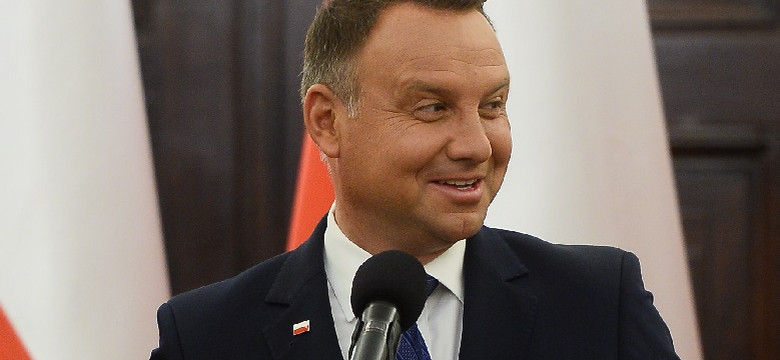 Andrzej Duda, Julia Roberts, Ola Szwed - co ich łączy? Oto znani, którzy są leworęczni