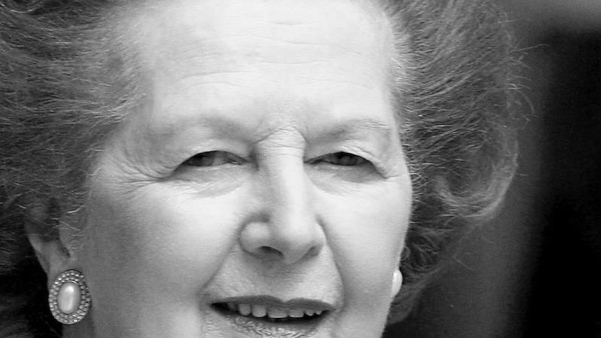 Margaret Thatcher zbliżenie na twarz czarno-białe zdjęcie