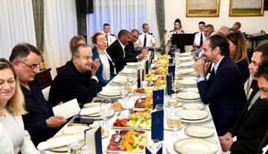 Dačić na svečanoj večeri sa Urkizom