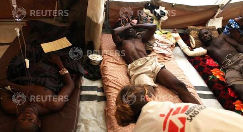 People recovers in a hospital in Central African Republic's capital Bangui December 26, 2013. REUTERS/Andreea Campeanu