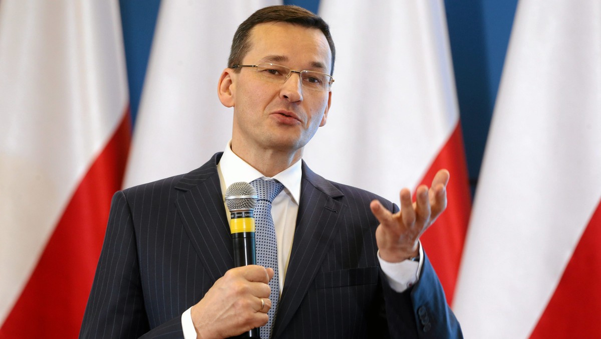 Wicepremier Polski i minister ds. rozwoju, Mateusz Morawiecki przyznał w rozmowie z BBC, że chętnie zobaczyłby Polaków wracających z Wysp do ojczyzny. – To będzie wielki dzień dla Polski, kiedy Polacy mieszkający za granicą wrócą do domu – powiedział polityk BBC Newsnight. Przyznał też, że szacuje, iż za około 5-7 lat polscy obywatele przestaną opuszczać ojczyznę, ponieważ w kraju spodziewa się wzrostu wynagrodzeń.