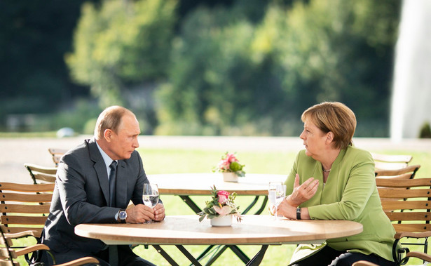 "Być może obecna taktyka Merkel wobec Putina jest błędna, ale błędna taktyka to nie zdrada" [OPINIA]
