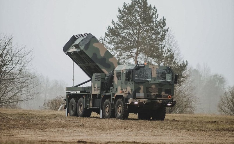 Jelcz z napędem 8x8 uzbrojony w wyrzutnię Homar-K, czyli koreańską K239 Chunmoo