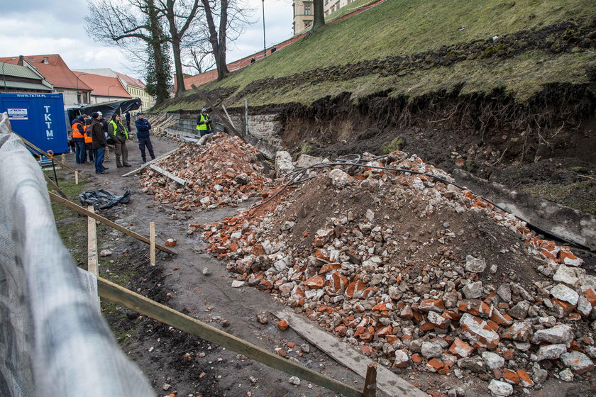 Nie żyje mężczyzna przysypany na Wawelu