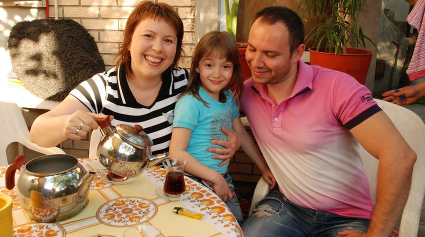 Oseća se kao da oduvek živi u Srbiji: Zorica, Lena i Mustafa