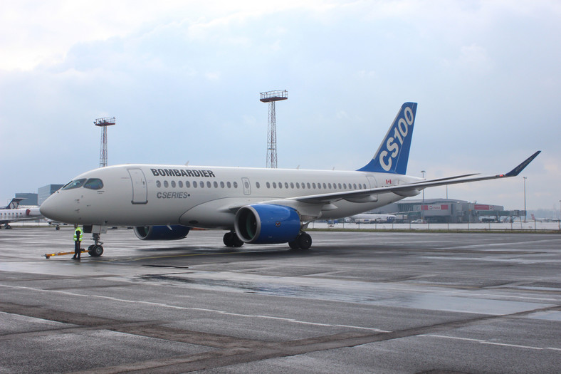 Bombardier CS100podczas wizyty na Lotnisku Chopina fot. PLL LOT