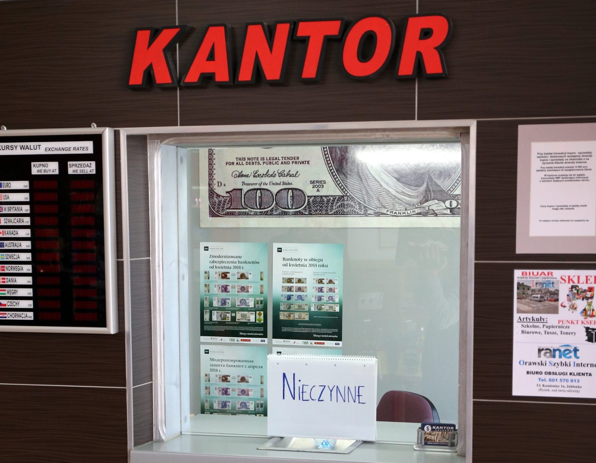Kantor w Jabłonce po napadzie