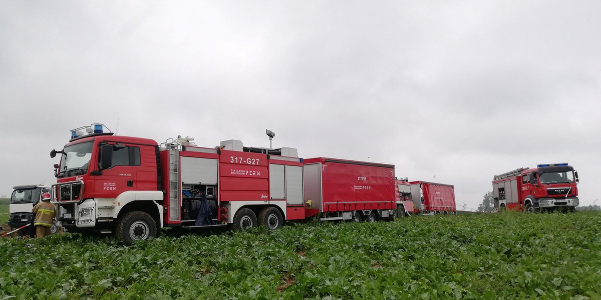 Straż pożarna na terenie wycieku z ropociągu