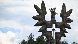 zdewastowano pomnik "rzeź wołyńska" na podkarpaciu. policja szuka spra