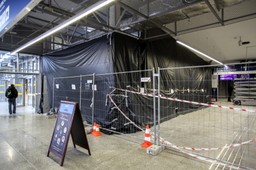 Oberwał się sufit na Dworcu Wschodnim w Warszawie. Trzy lata temu był remontowany