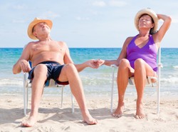 Dopłata do wczasów dla emerytów w 2025 roku. Jak złożyć wniosek o wczasy pod gruszą dla emeryta? Ile wynoszą?