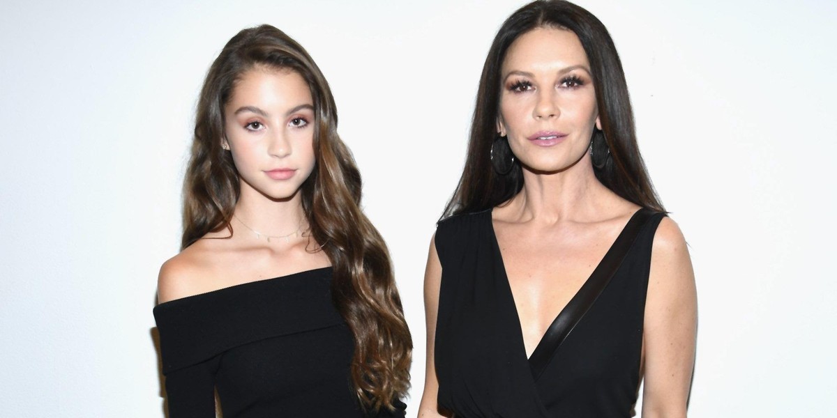 Carys Douglas i Catherine Zeta-Jones na Fashion Weeku w Nowym Jorku