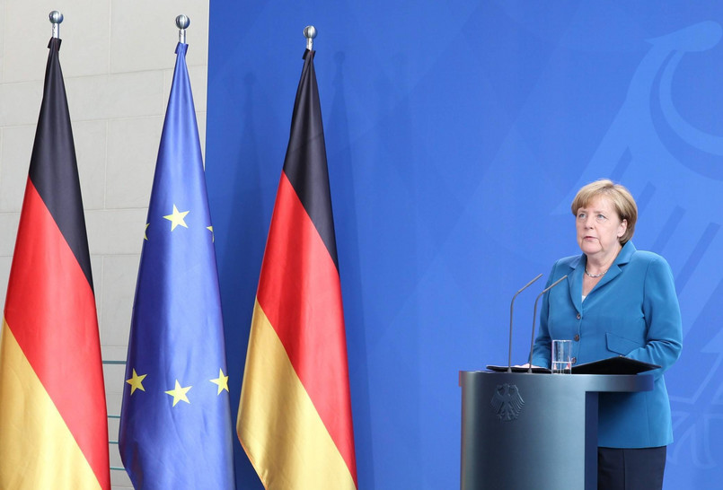 Autor opublikowanego we wtorek komentarza Nico Fried pisze, że Unia Europejska znalazła się w poważnym kryzysie, a dowodem na to jest program podróży Merkel na ten tydzień, przypominający jej aktywność w roku 2007, gdy po fiasku projektu konstytucji europejskiej Berlin "starał się ratować to, co można było jeszcze ratować".