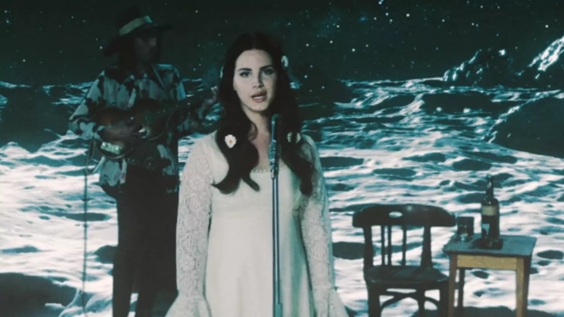 Lana Del Rey powraca w swoim stylu. Zobacz teledysk do piosenki "Love"