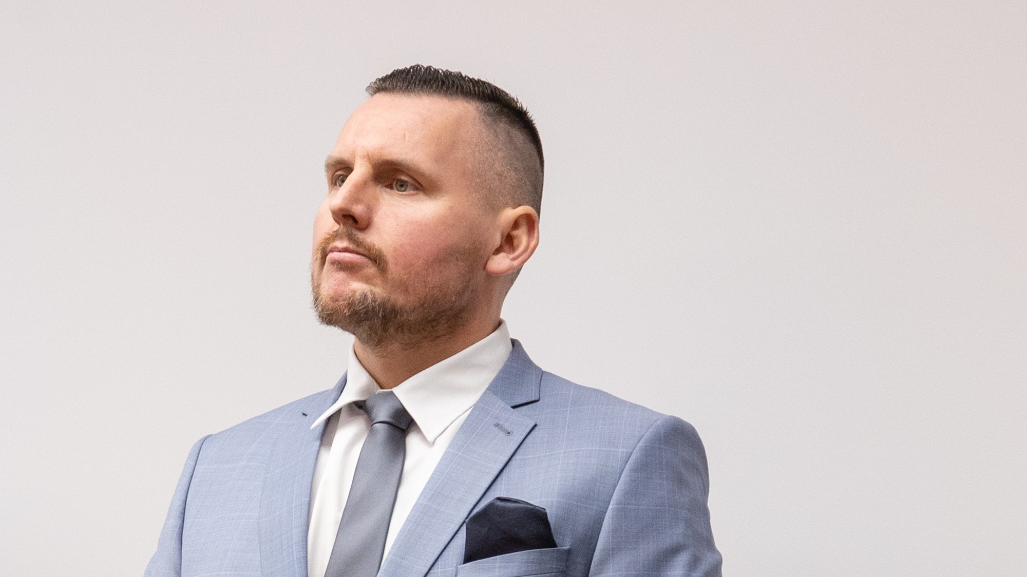 Extrémista Daniel Bombic na súde
